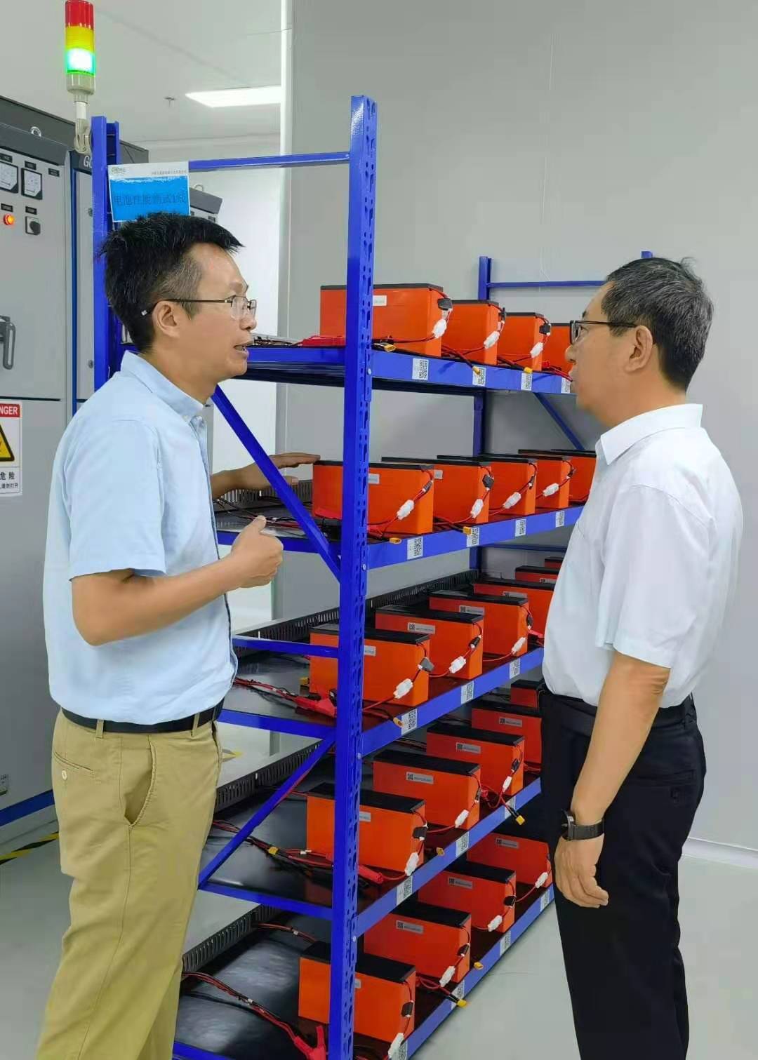 安陽市政府副秘書長选脊、辦公室主任史景山見證克能鋰電批量發(fā)貨（2021年6月3日）